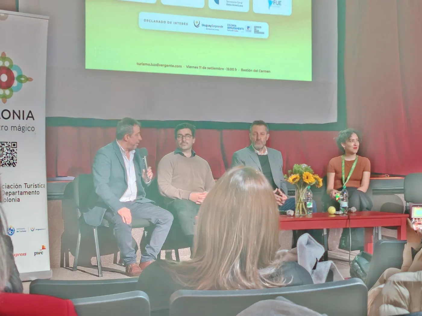 Panel de expositores del seminario Colonia Turismo Inclusivo